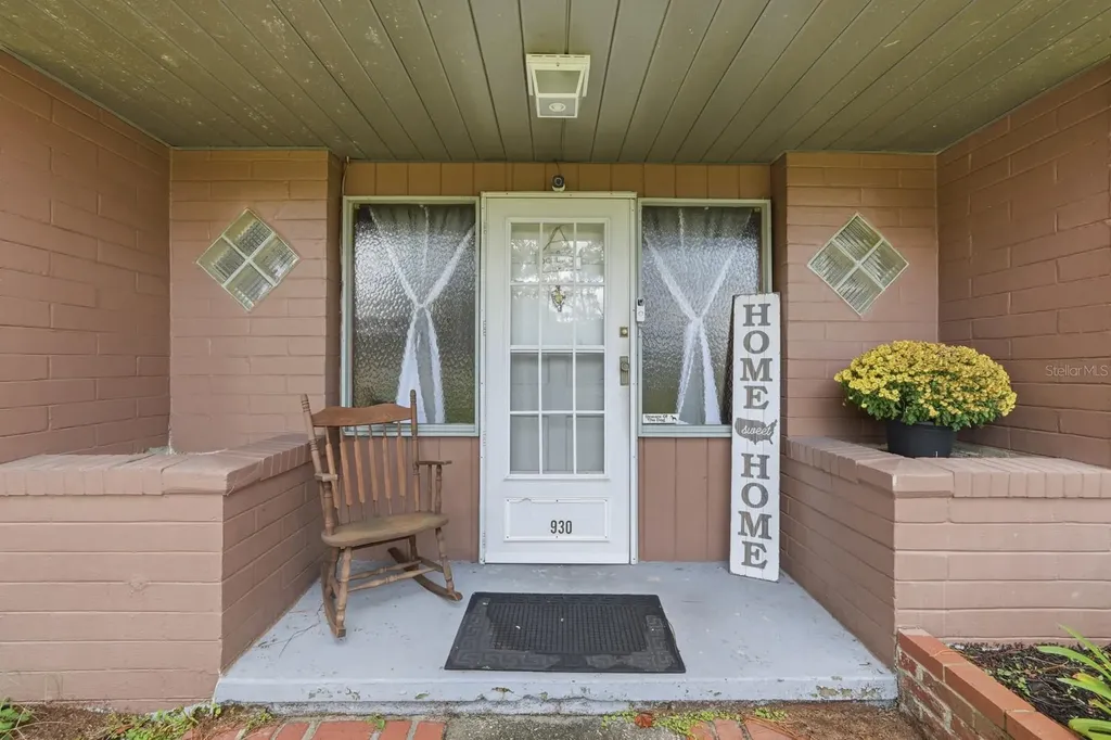 930 N Amelia Avenue Deland FL 32724