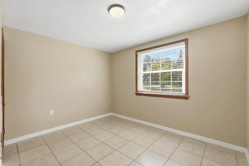 930 N Amelia Avenue Deland FL 32724