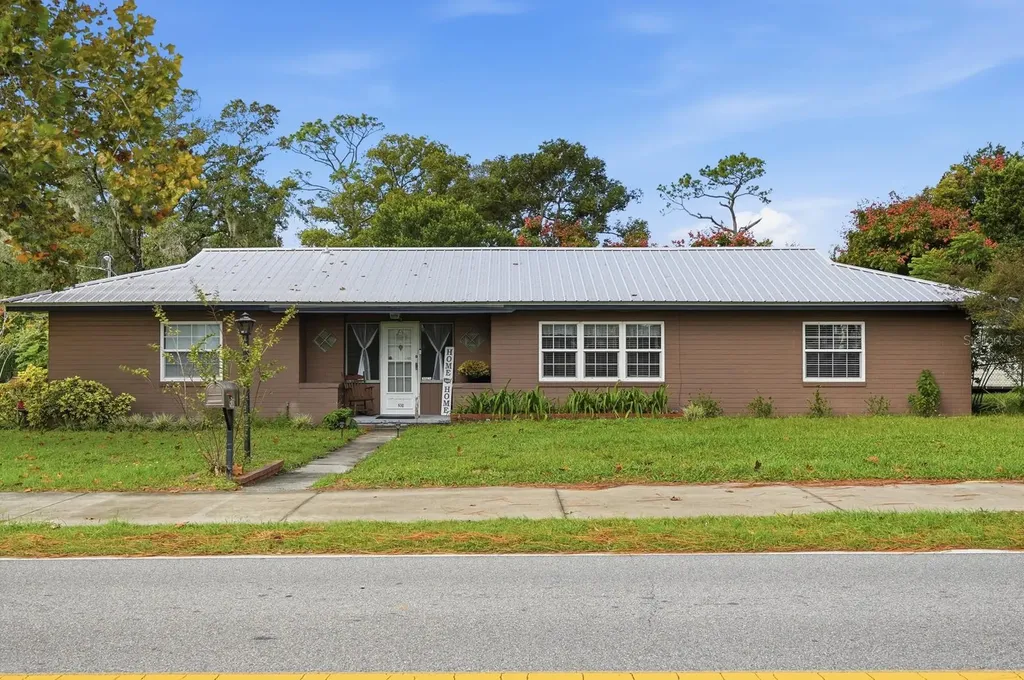 930 N Amelia Avenue Deland FL 32724