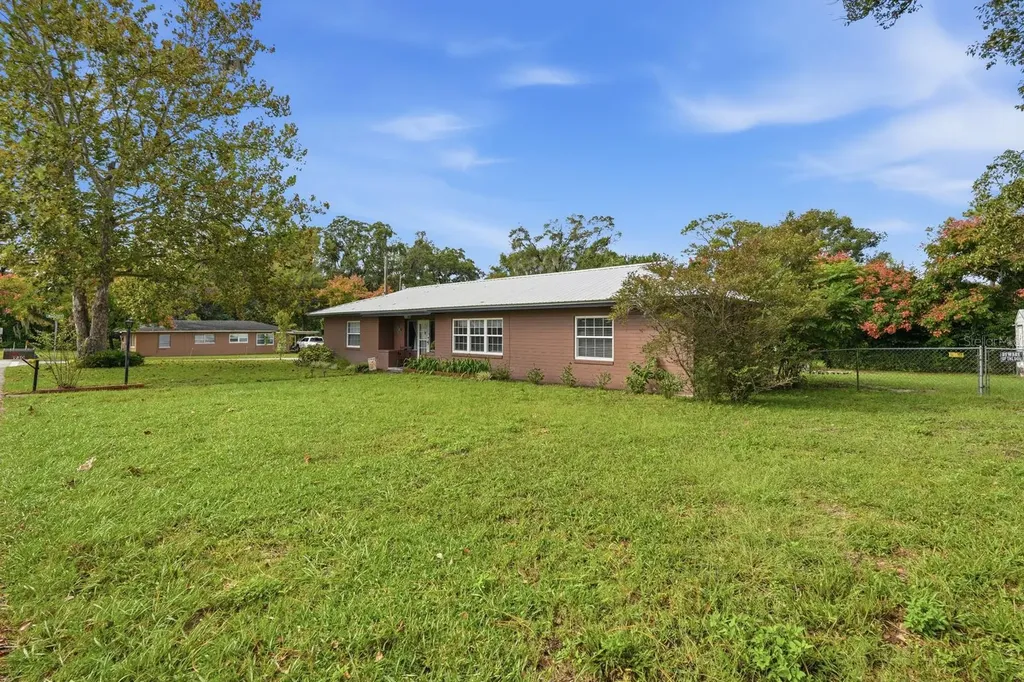 930 N Amelia Avenue Deland FL 32724
