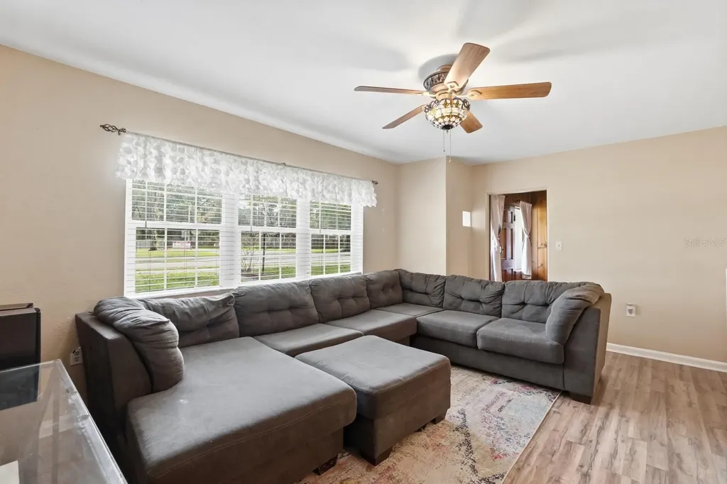 930 N Amelia Avenue Deland FL 32724