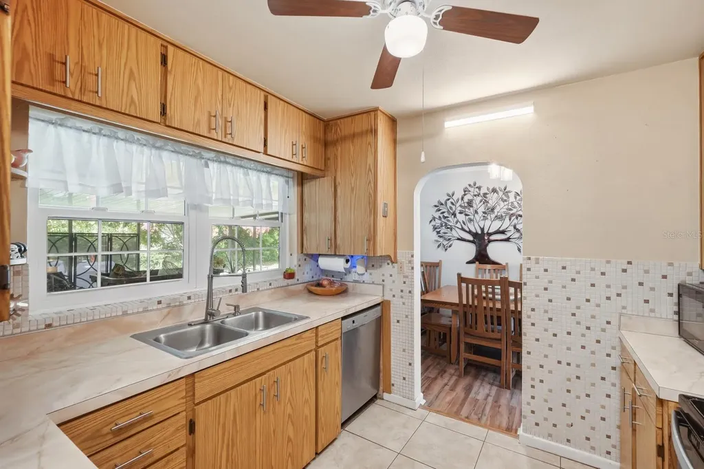 930 N Amelia Avenue Deland FL 32724
