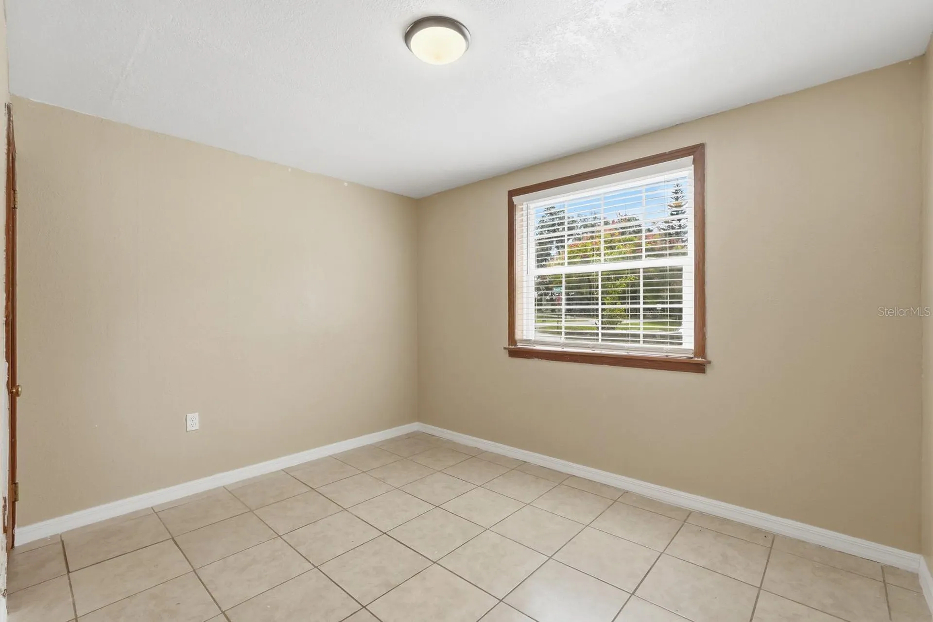 930 N Amelia Avenue Deland FL 32724