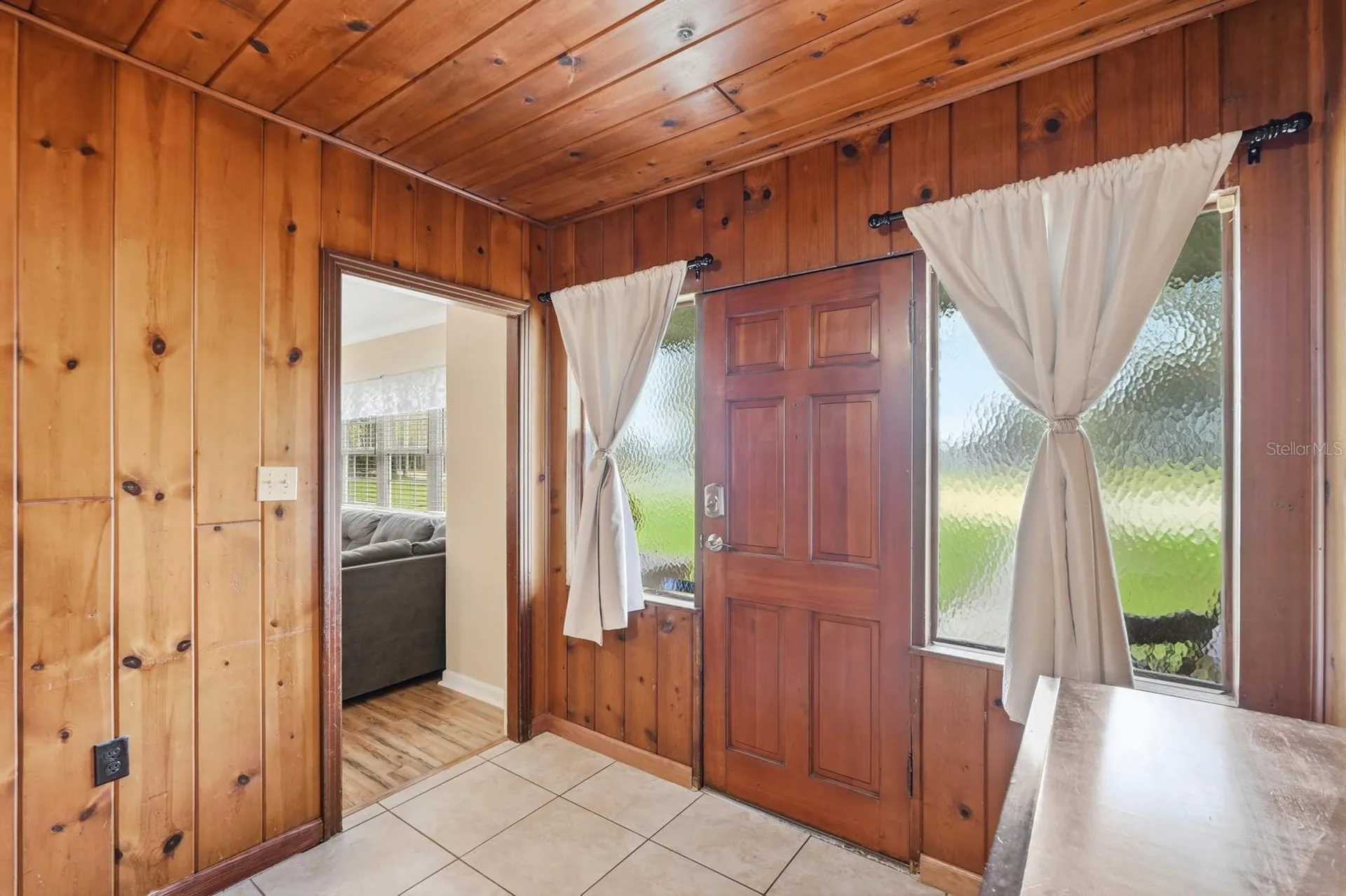 930 N Amelia Avenue Deland FL 32724