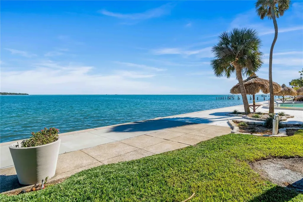 7200 Sunshine Skyway Lane S St Petersburg FL 33711