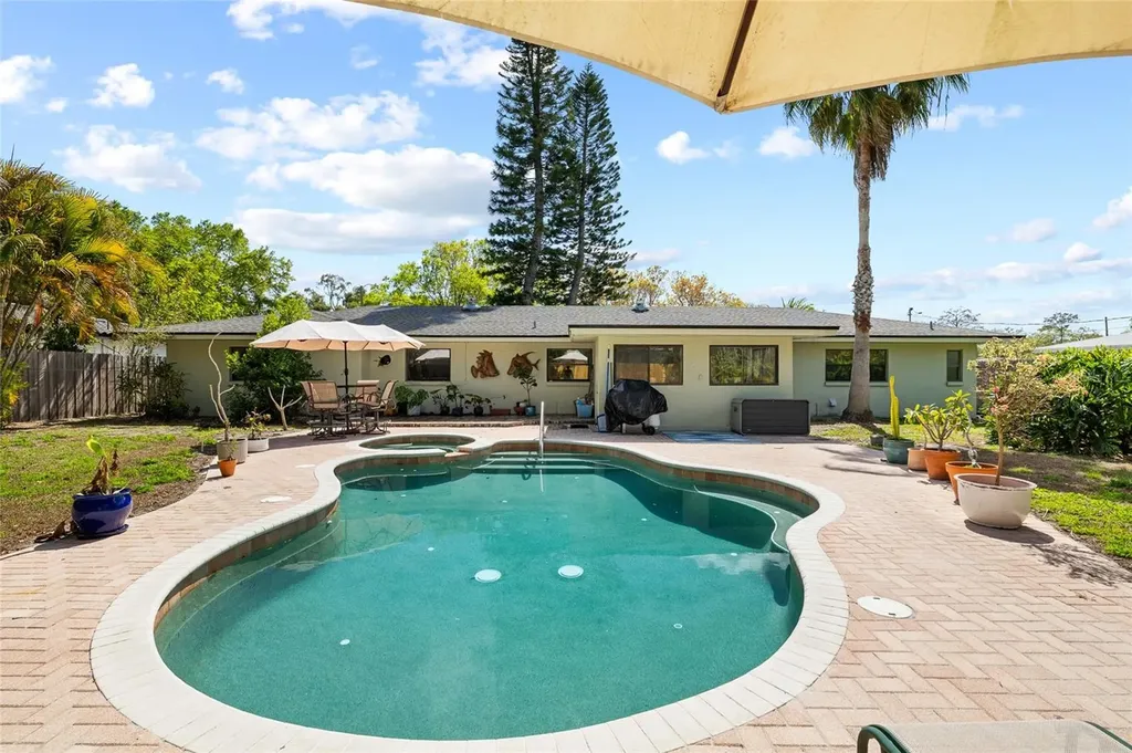 1806 Beverly Circle N Clearwater FL 33764