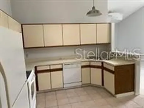 31 Lakepointe Circle Kissimmee FL 34743