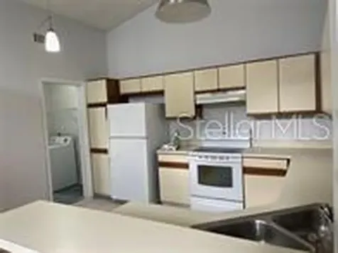 31 Lakepointe Circle Kissimmee FL 34743
