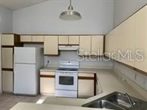 31 Lakepointe Circle Kissimmee FL 34743