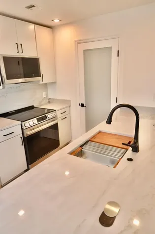 750 N Tamiami Trail Sarasota FL 34236