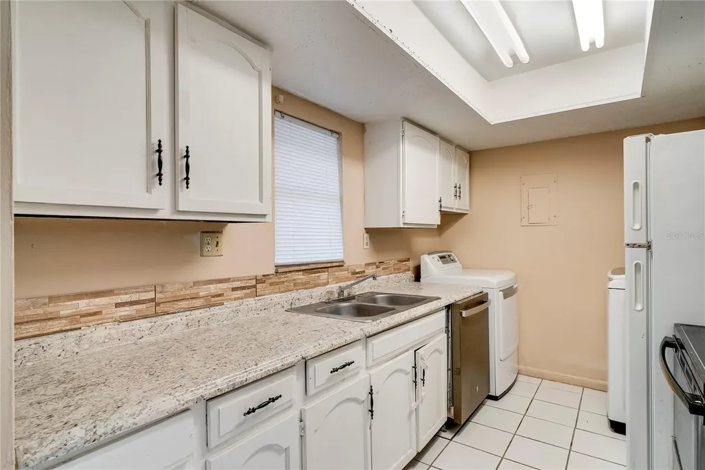 2512 Lemon Tree Lane Orlando FL 32839