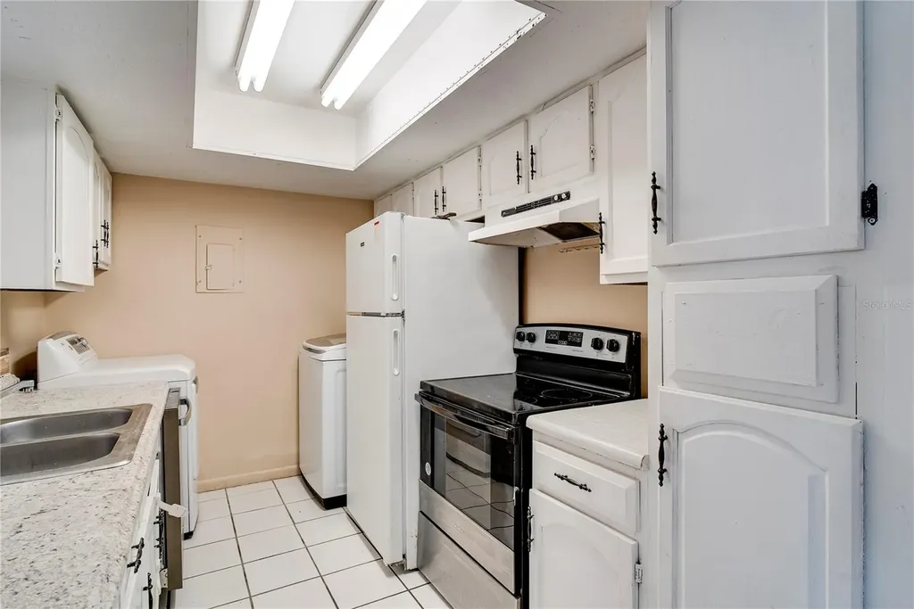 2512 Lemon Tree Lane Orlando FL 32839
