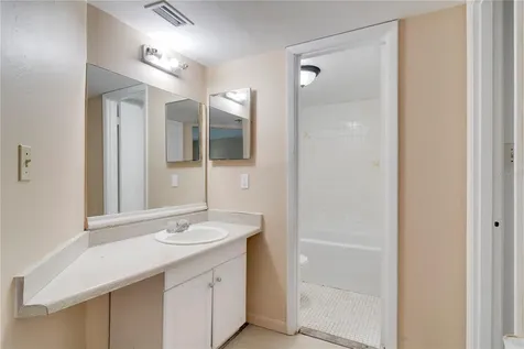 2512 Lemon Tree Lane Orlando FL 32839