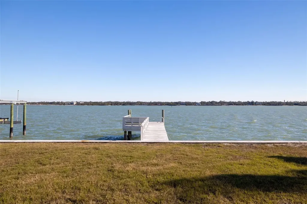 11285 9th Street E Treasure Island FL 33706