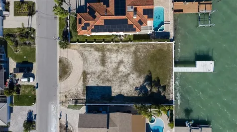 11285 9th Street E Treasure Island FL 33706