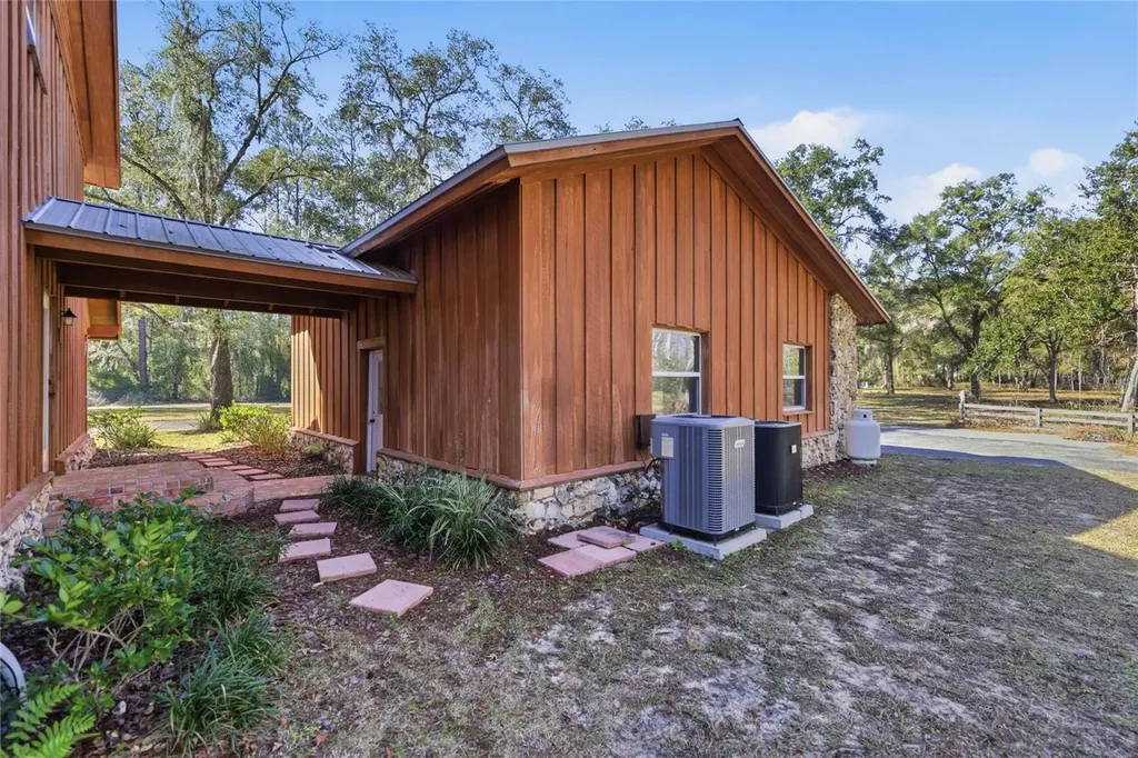 351 Sequoia Drive Ocklawaha FL 32179