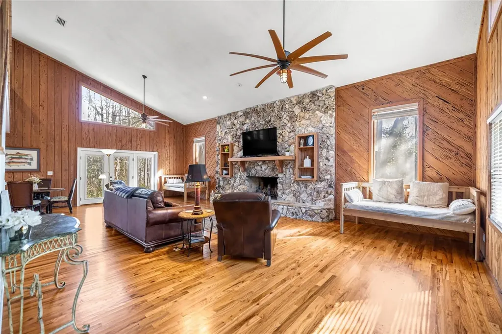 351 Sequoia Drive Ocklawaha FL 32179