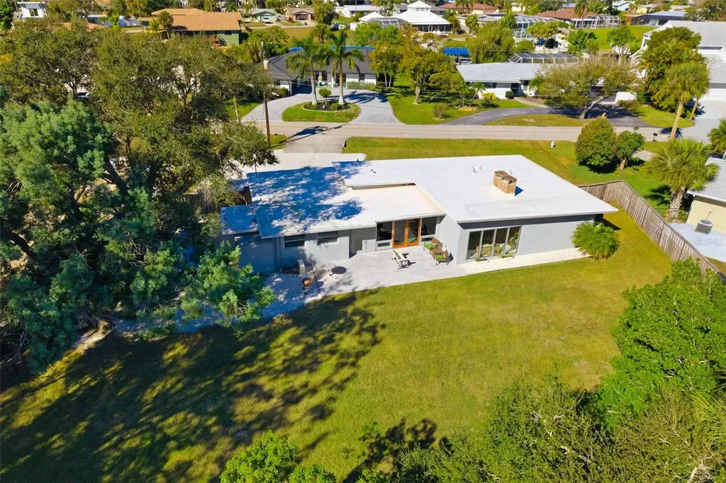 456 Magellan Drive Sarasota FL 34243