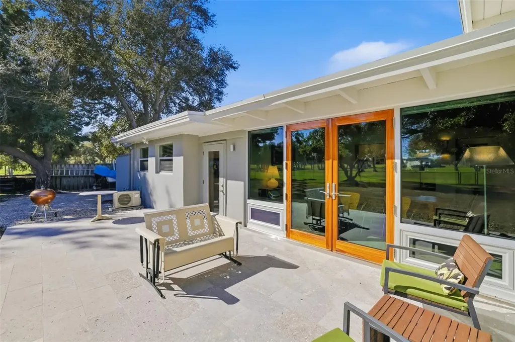 456 Magellan Drive Sarasota FL 34243