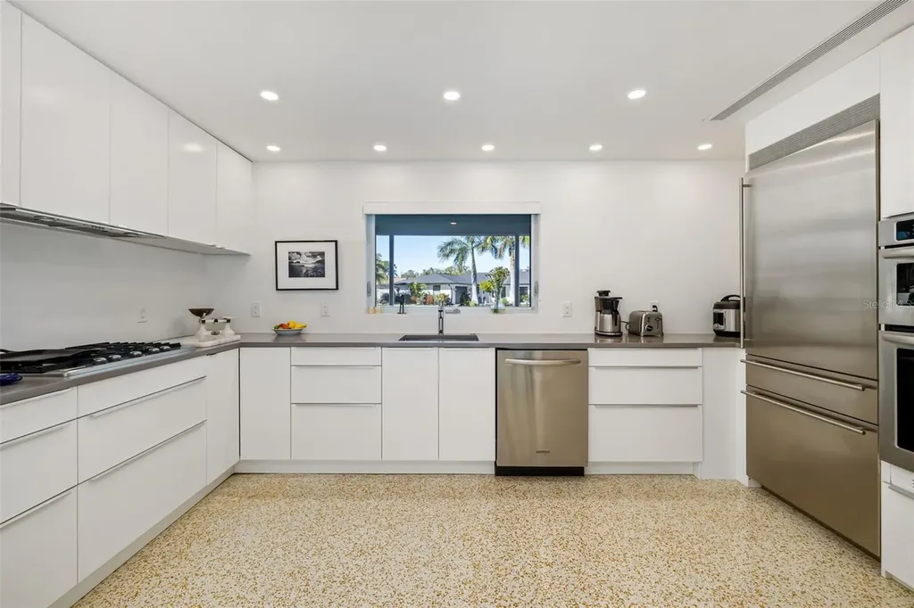 456 Magellan Drive Sarasota FL 34243