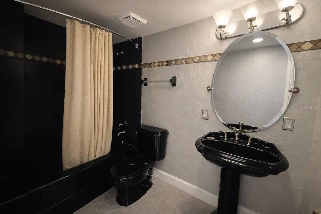 530 E Central Boulevard Orlando FL 32801