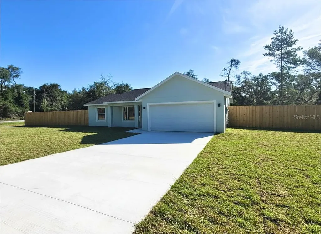 15 Fisher Way Place Ocklawaha FL 32179