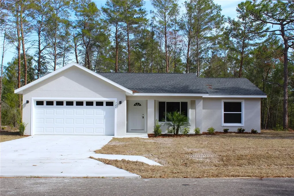 15 Fisher Way Place Ocklawaha FL 32179