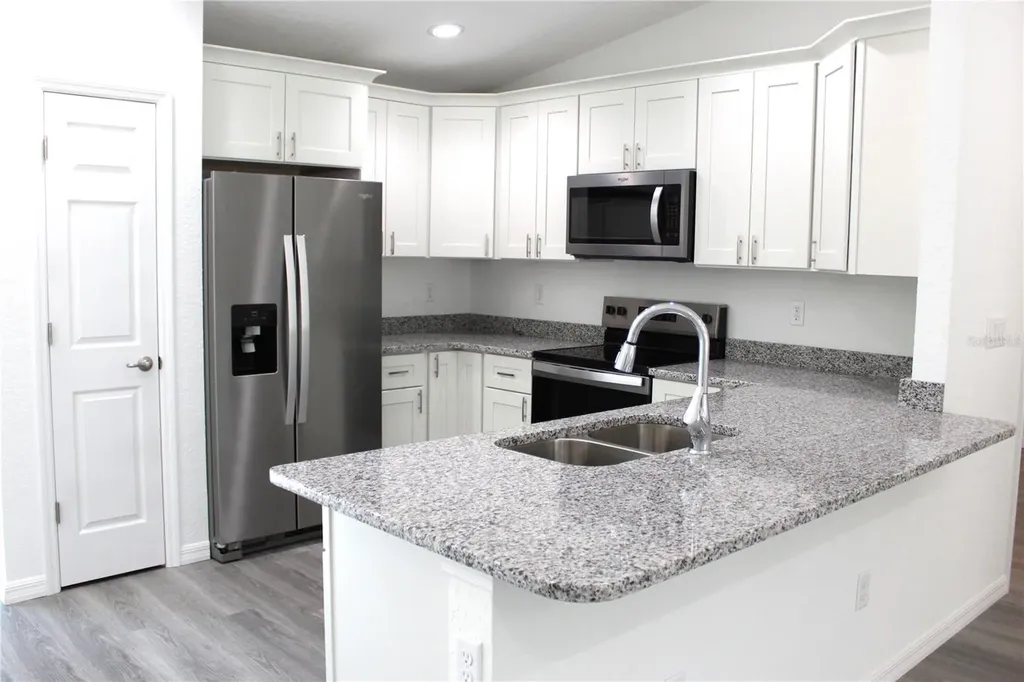 15 Fisher Way Place Ocklawaha FL 32179