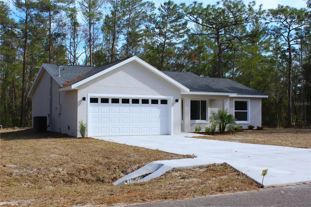 15 Fisher Way Place Ocklawaha FL 32179