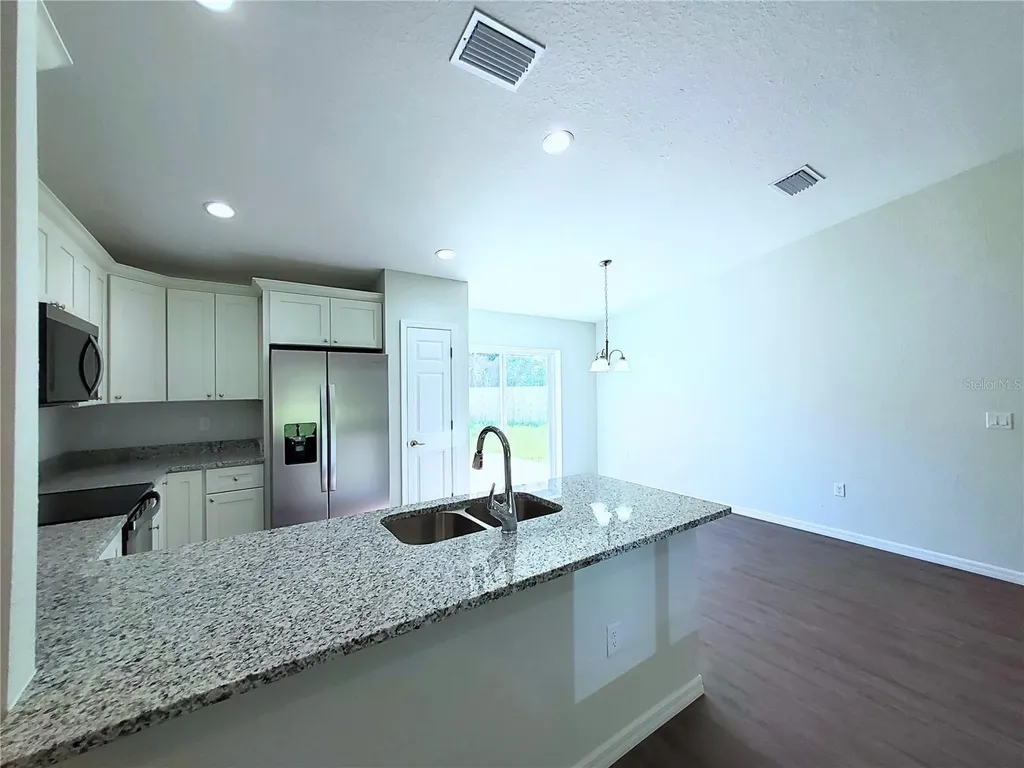 15 Fisher Way Place Ocklawaha FL 32179