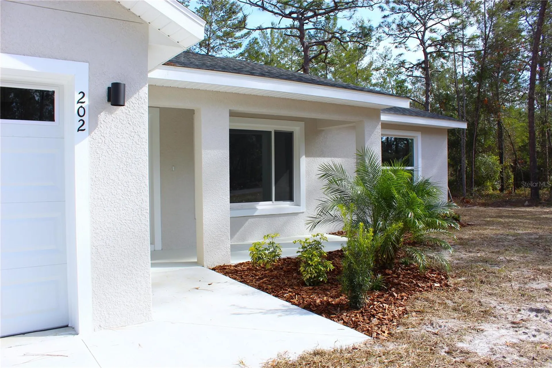 15 Fisher Way Place Ocklawaha FL 32179