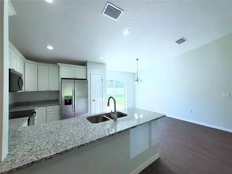 15 Fisher Way Place Ocklawaha FL 32179
