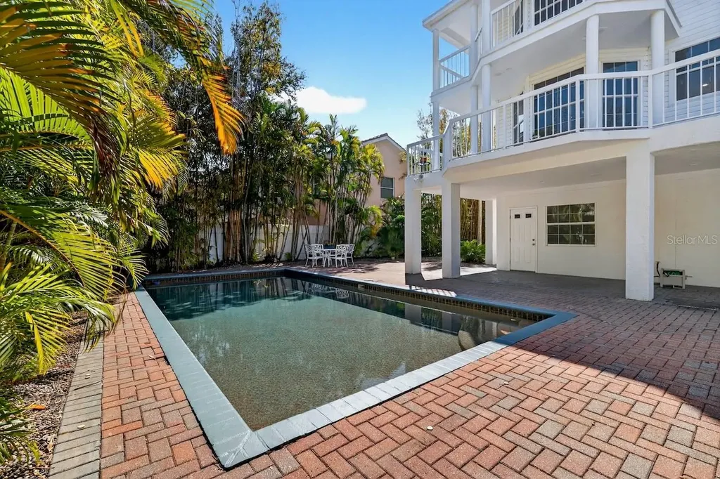 5900 Bayview Circle S Gulfport FL 33707
