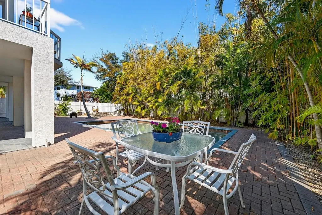 5900 Bayview Circle S Gulfport FL 33707