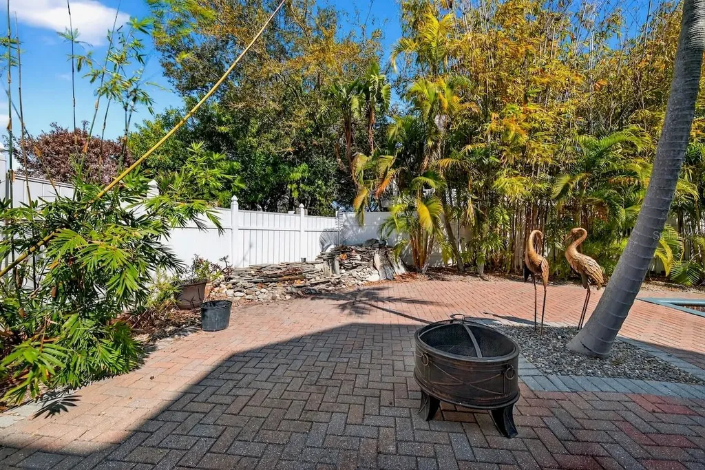 5900 Bayview Circle S Gulfport FL 33707