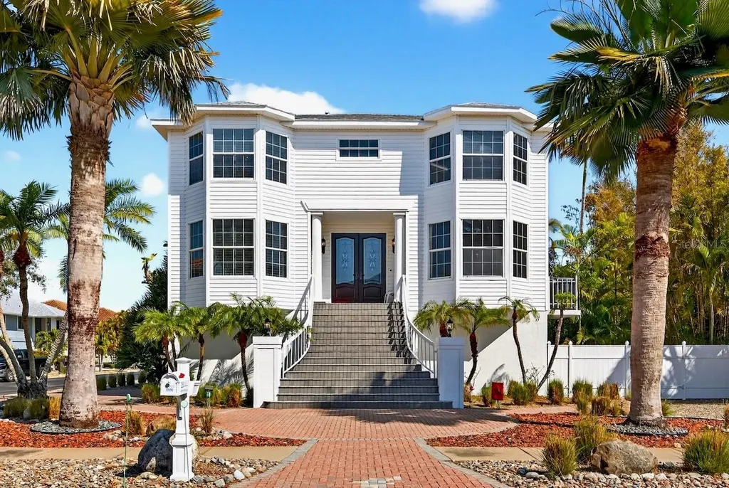 5900 Bayview Circle S Gulfport FL 33707