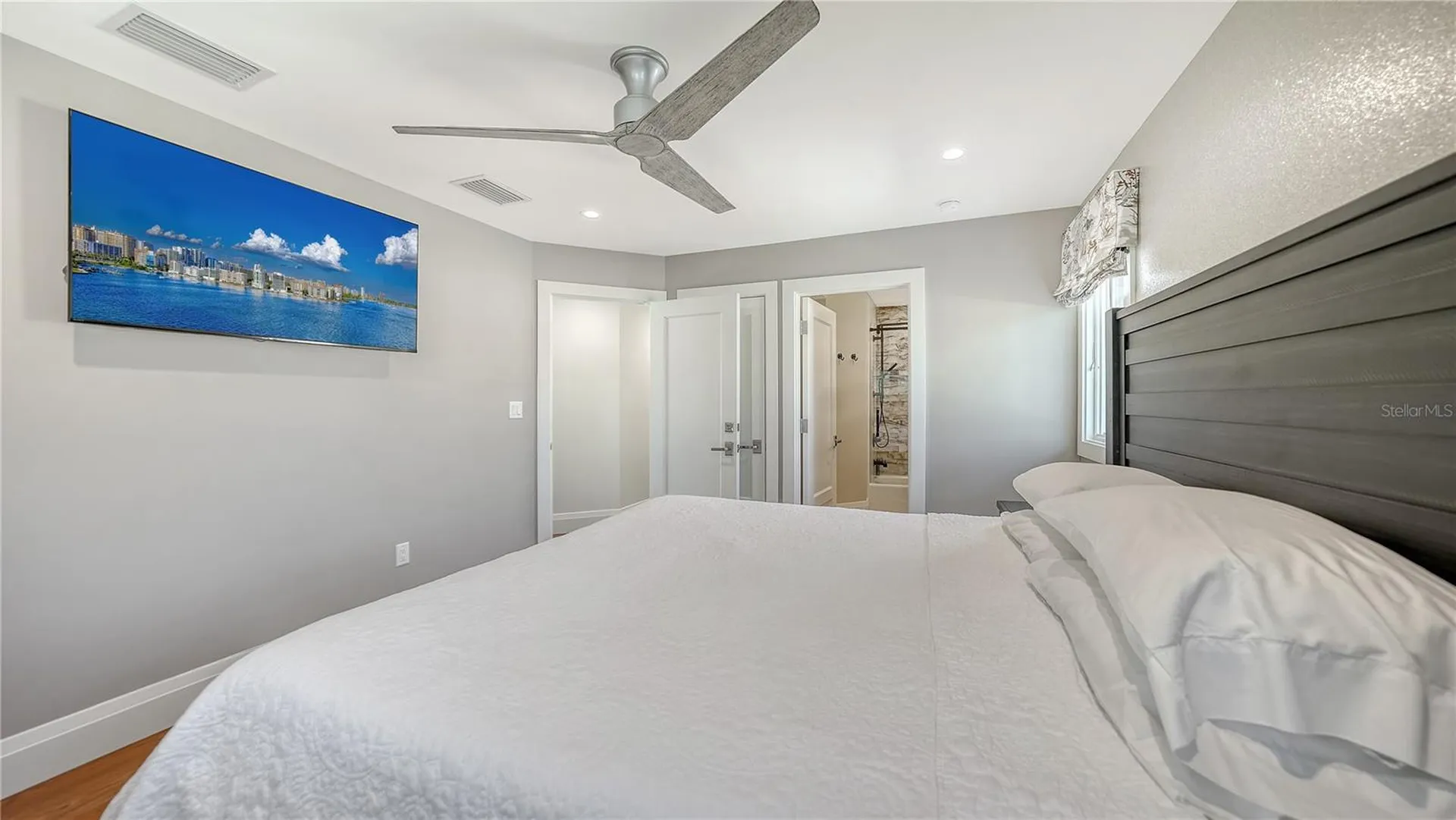 95 52nd Street Holmes Beach FL 34217