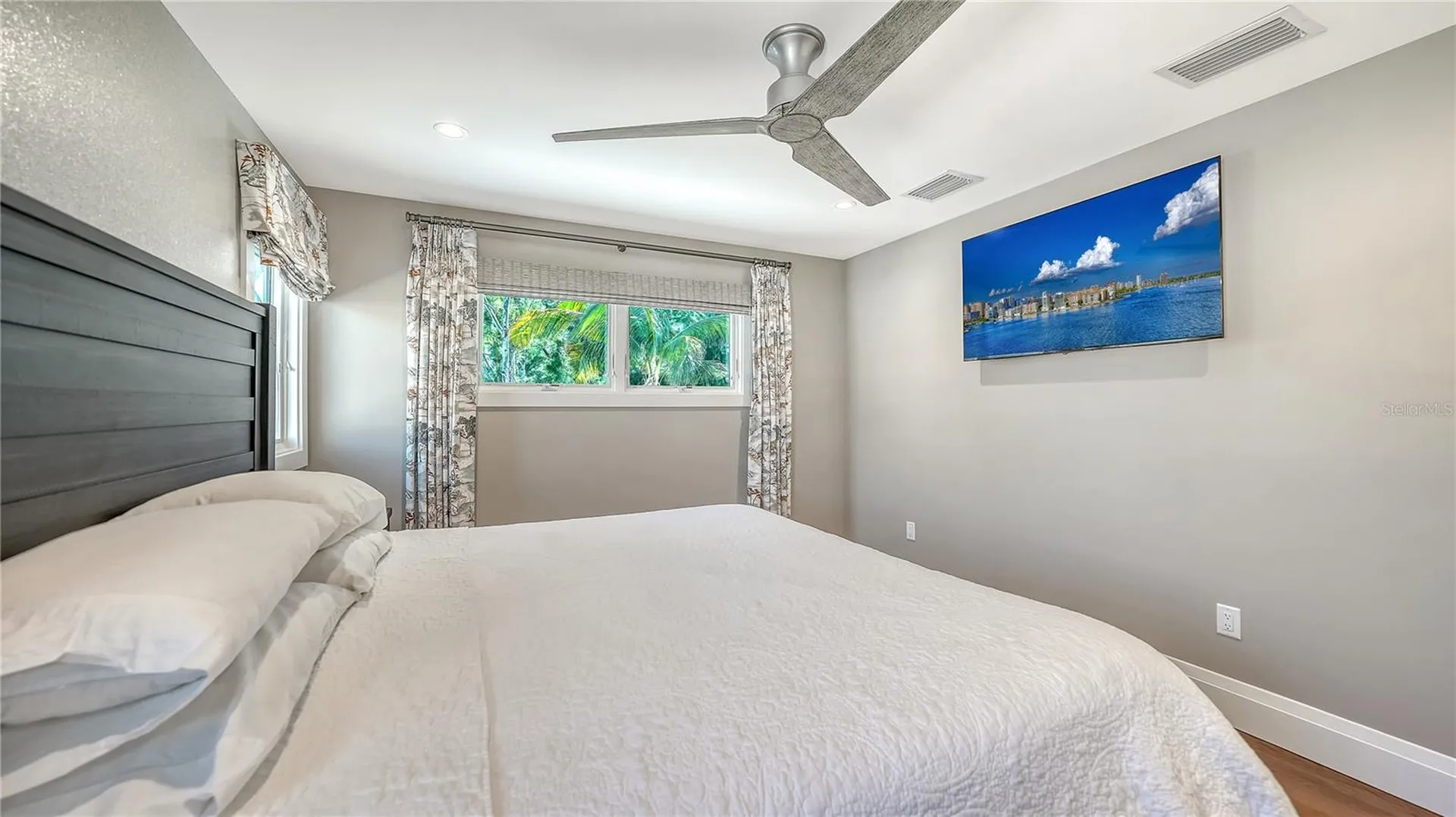 95 52nd Street Holmes Beach FL 34217