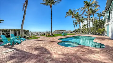 95 52nd Street Holmes Beach FL 34217