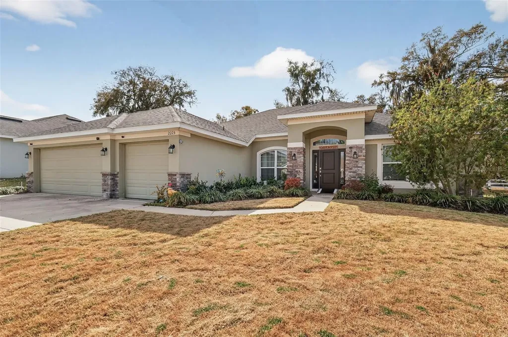 2225 Angel Fish Loop Leesburg FL 34748