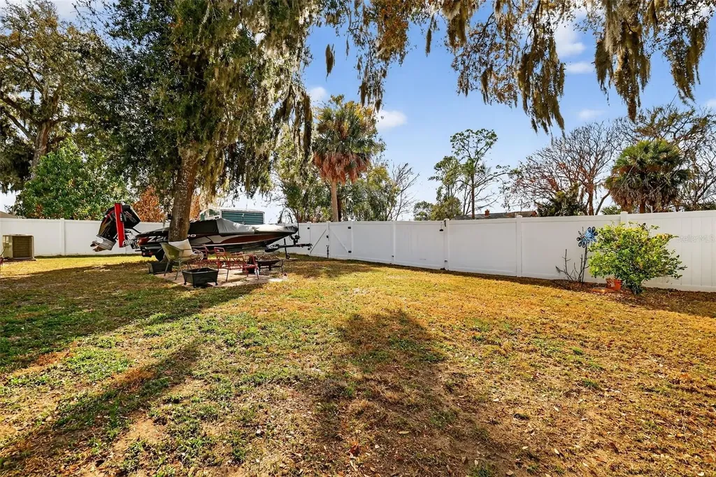 2225 Angel Fish Loop Leesburg FL 34748
