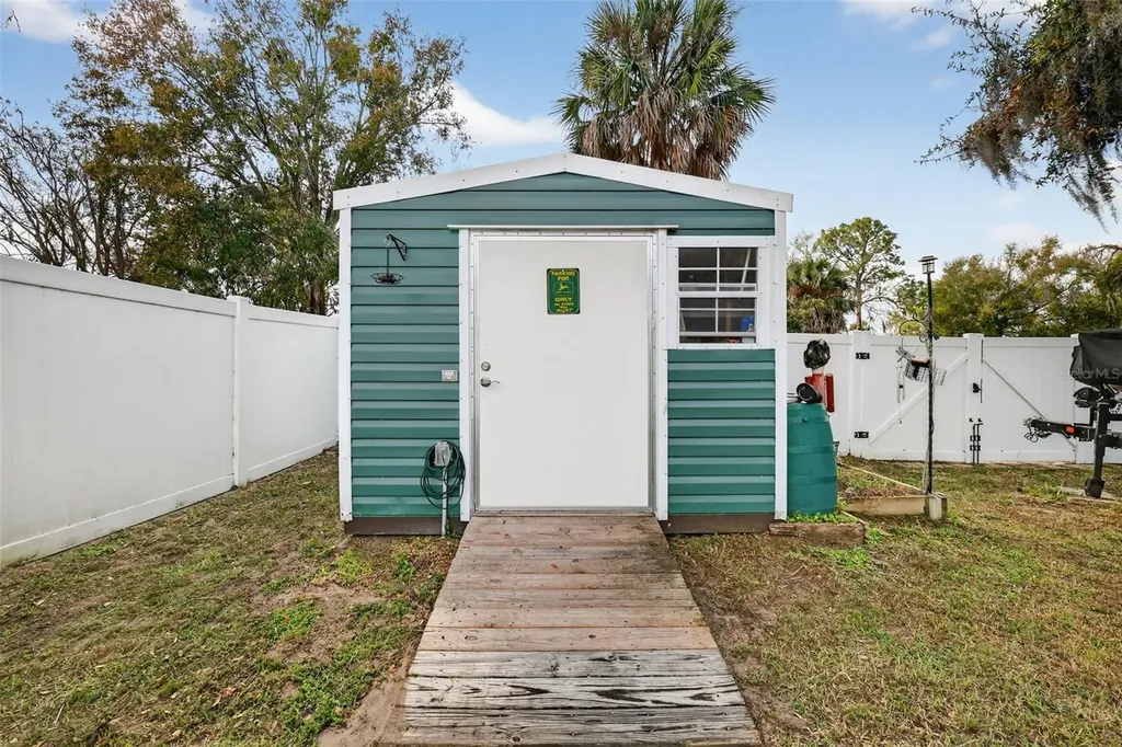 2225 Angel Fish Loop Leesburg FL 34748