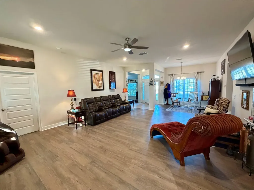 2225 Angel Fish Loop Leesburg FL 34748