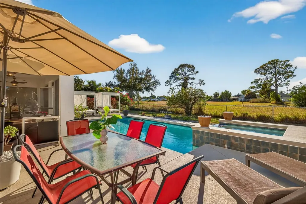 812 SW 11th Court Cape Coral FL 33991