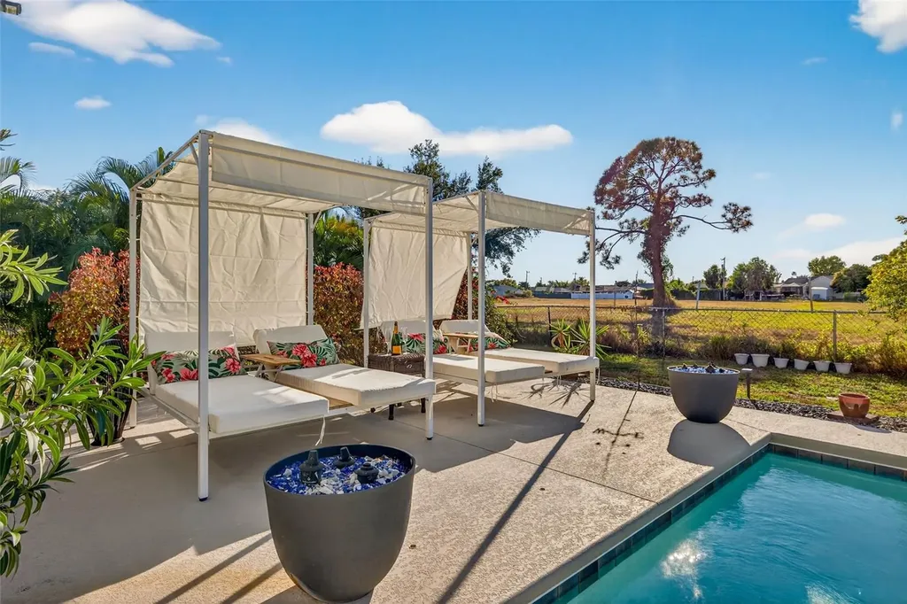 812 SW 11th Court Cape Coral FL 33991