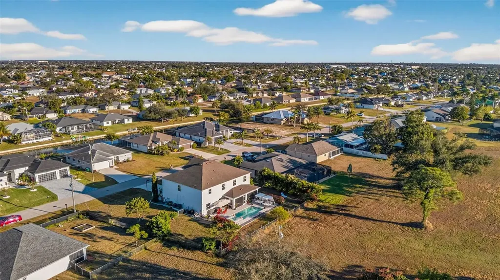 812 SW 11th Court Cape Coral FL 33991