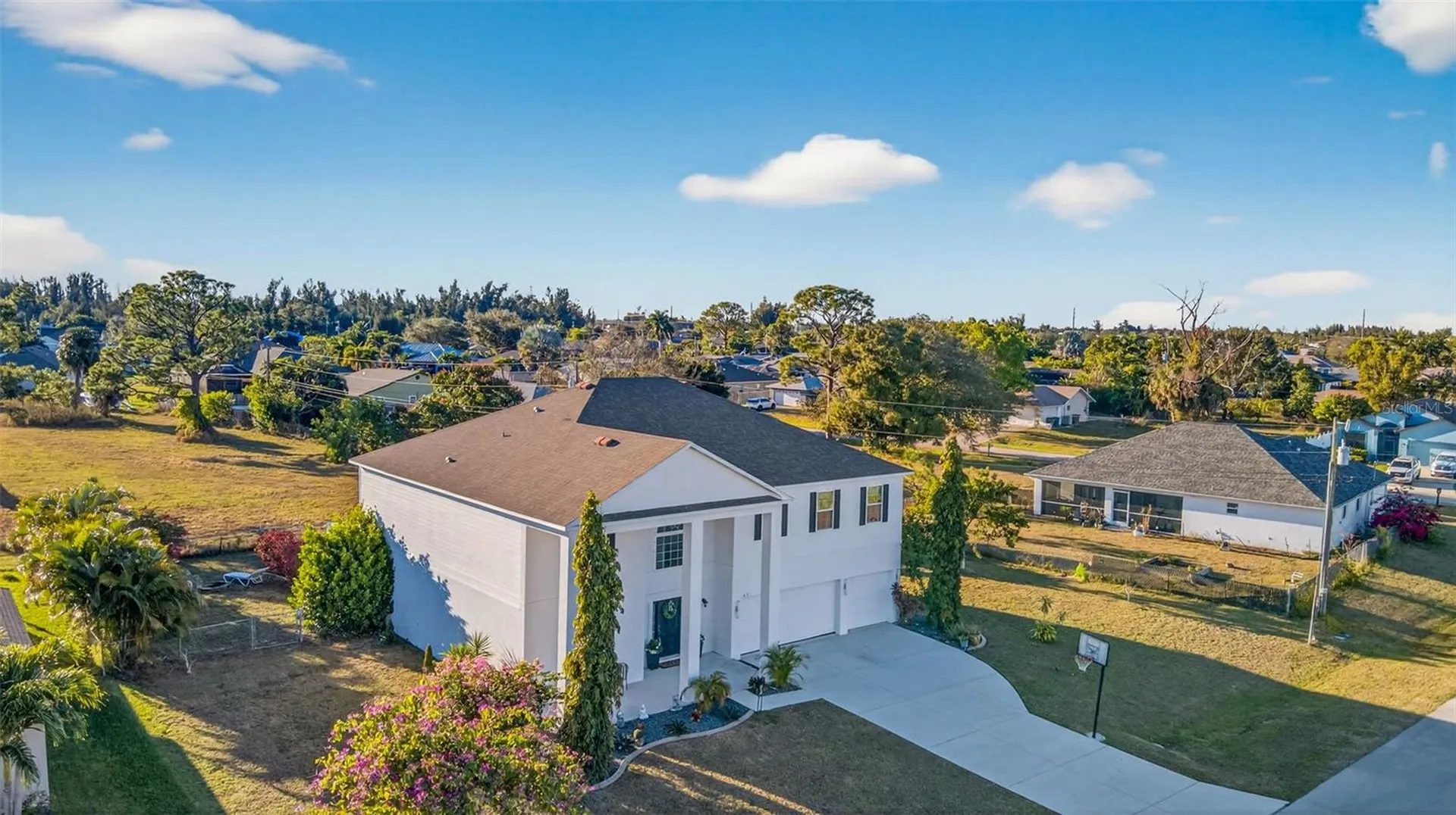 812 SW 11th Court Cape Coral FL 33991