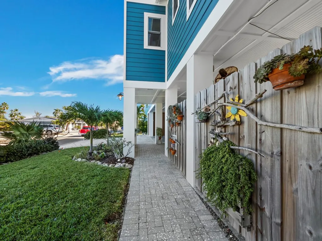 758 Saint Judes Drive N Longboat Key FL 34228