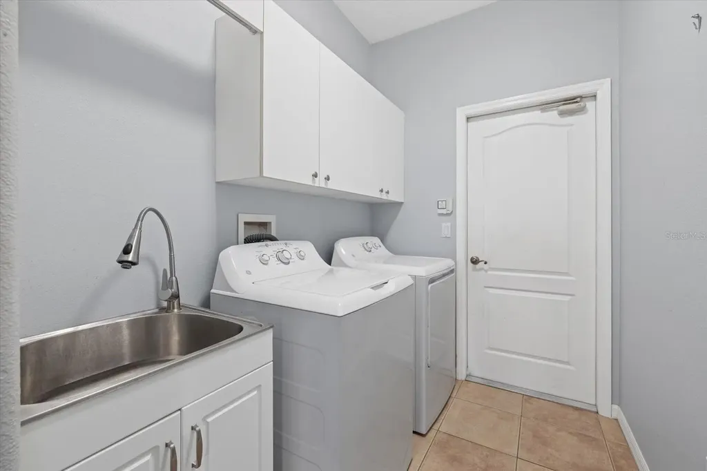 4046 Green Tree Avenue Sarasota FL 34233