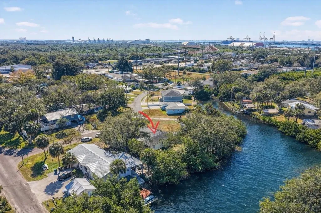 4516 26th Avenue S Tampa FL 33619